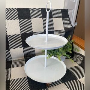 Metal tiered tray